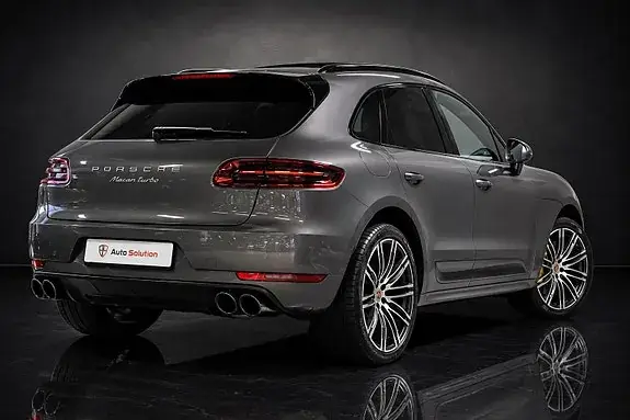 Porsche Macan Turbo 2015 photo 2