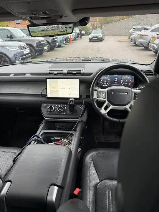 Land Rover Defender 110 2022 photo 5