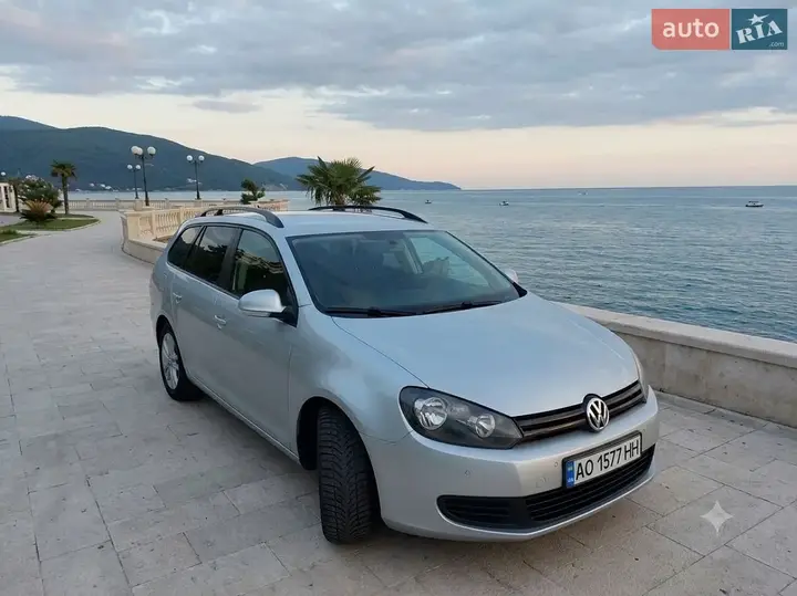 Volkswagen Golf 2010 photo 2
