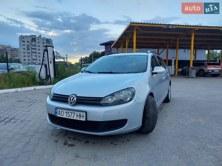 Volkswagen Golf 2010 photo 3