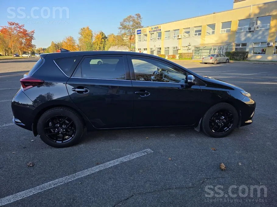 Toyota Auris 2017 photo 3