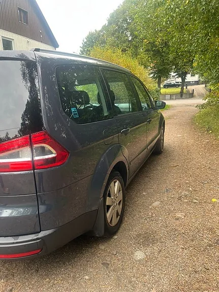 Ford Galaxy 2012 photo 4
