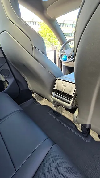 Tesla Model Y 2026 photo 4