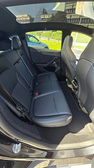 Tesla Model Y 2026 photo 3