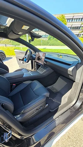 Tesla Model Y 2026 photo 2