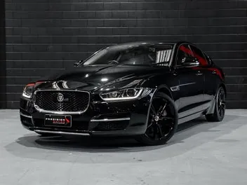 Jaguar Xe 2016 photo 2