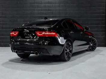 Jaguar Xe 2016 photo 4