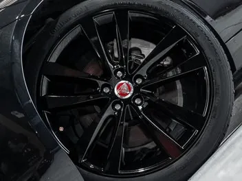 Jaguar Xe 2016 photo 3