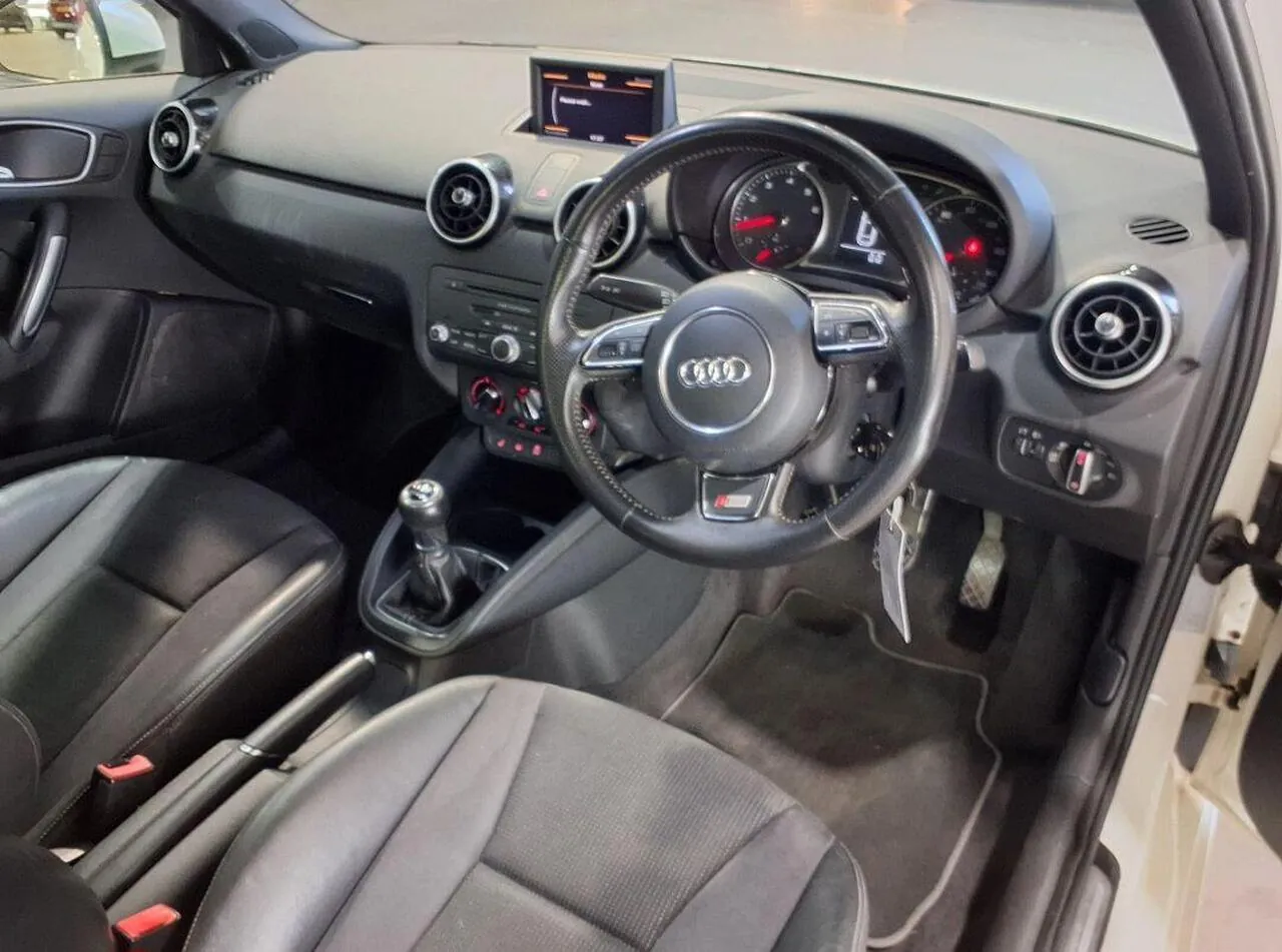 Audi A1 2011 photo 2