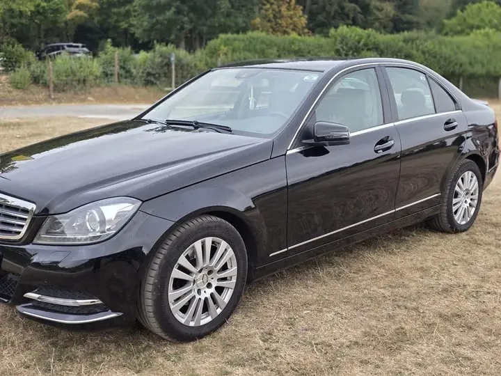 Mercedes-Benz C200