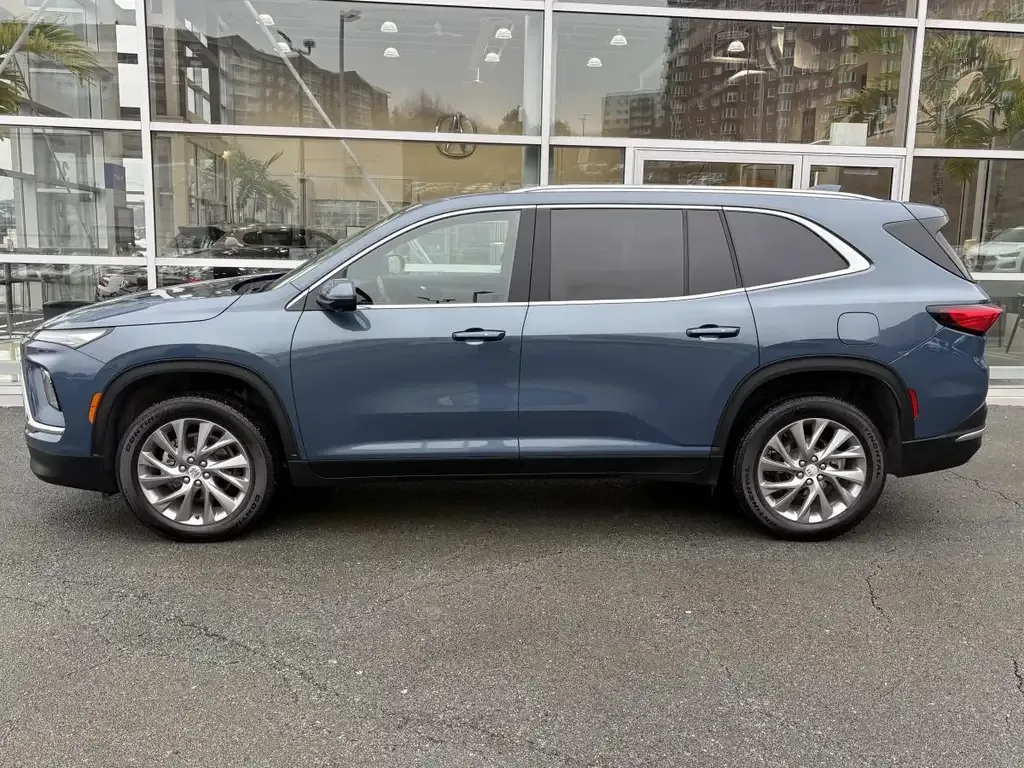Buick Enclave 2025 photo 2