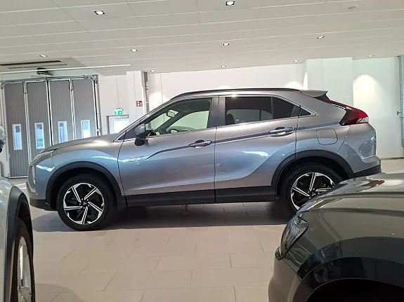 Mitsubishi Eclipse Cross 2023 photo 2