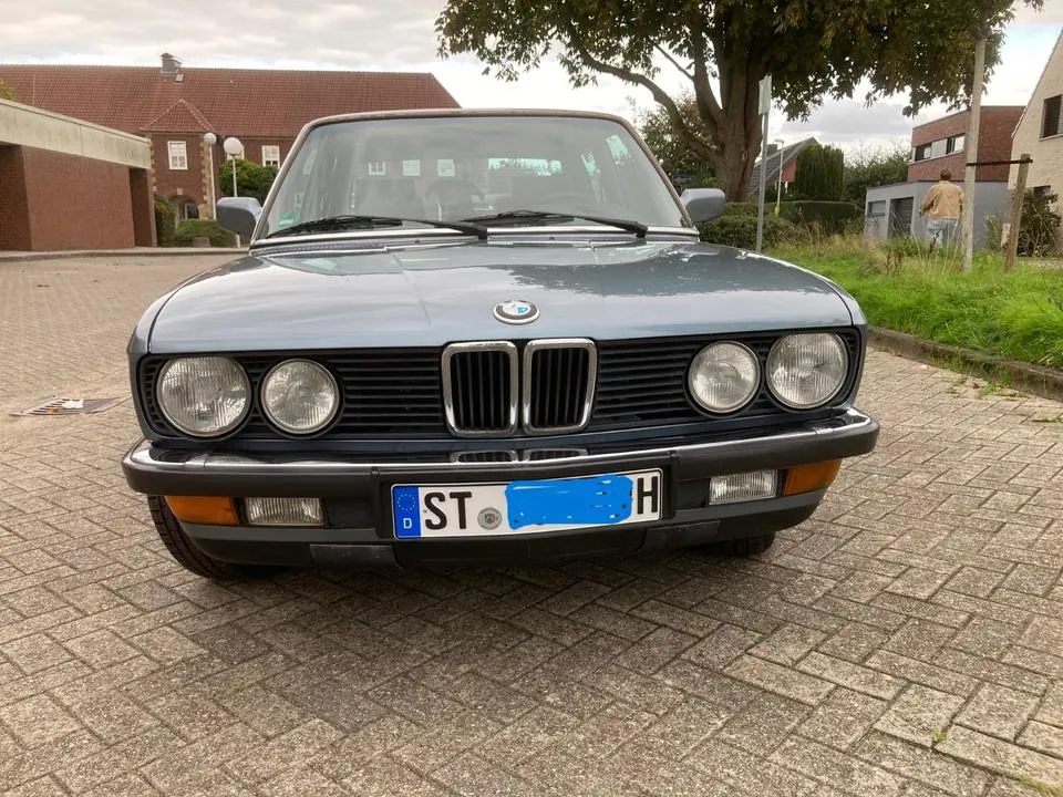 BMW 520I