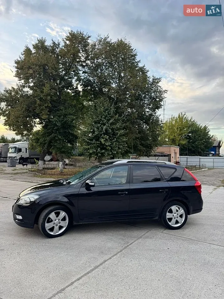 Kia Ceed 2010 photo 4