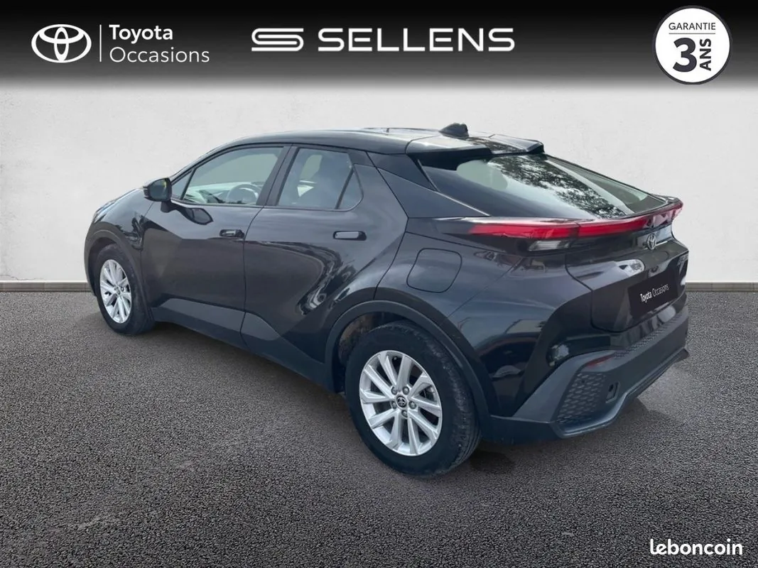 Toyota C-Hr 2025 photo 2