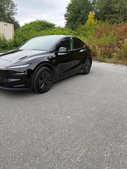 Tesla Model Y 2025 photo 3