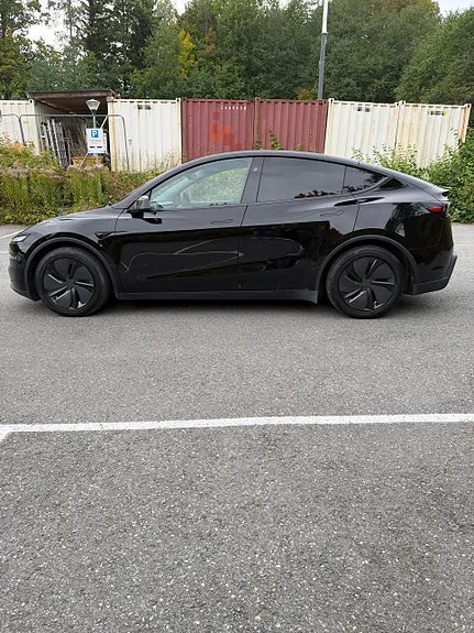 Tesla Model Y 2025 photo 4