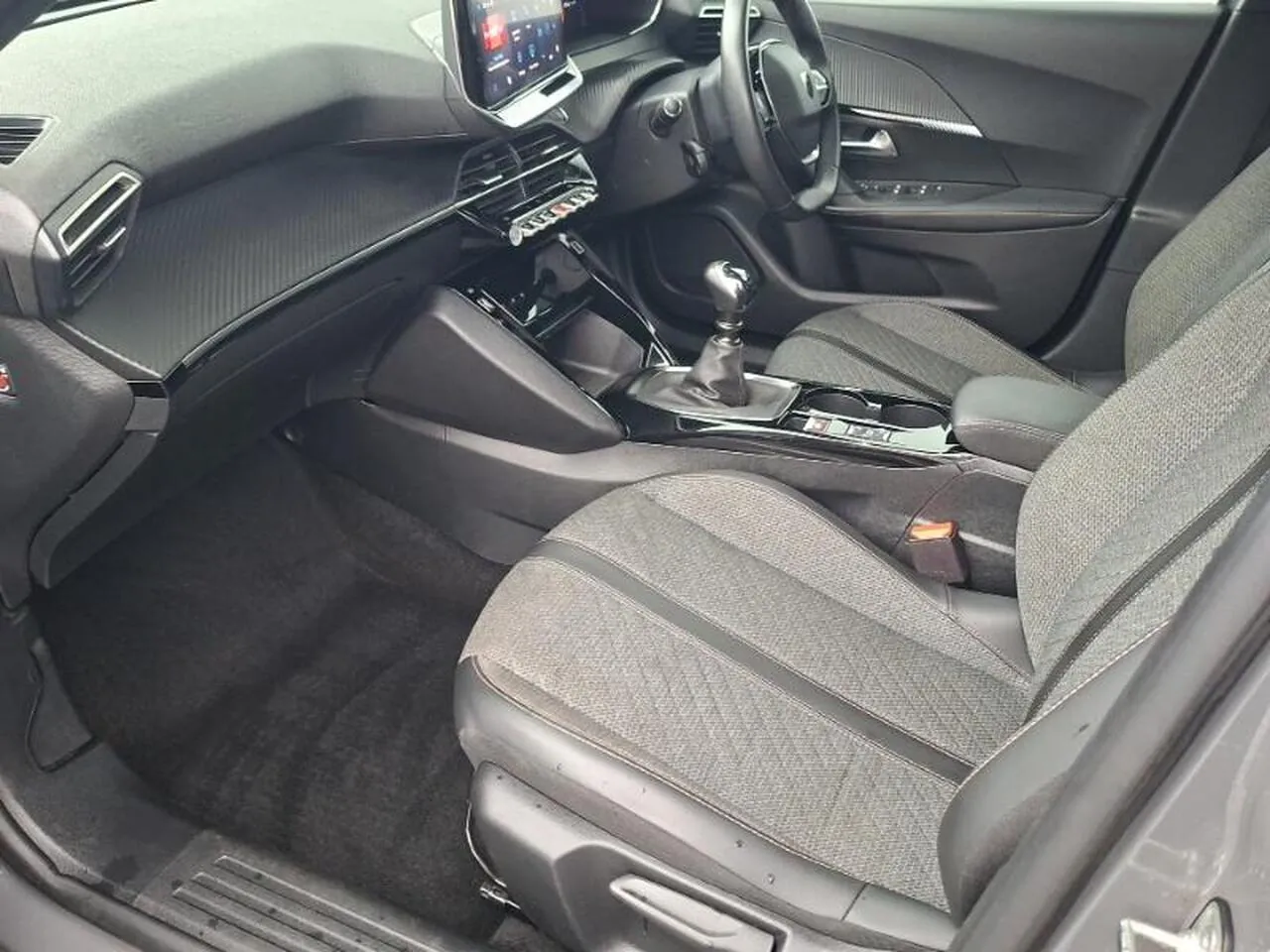 Peugeot 2008 2023 photo 5