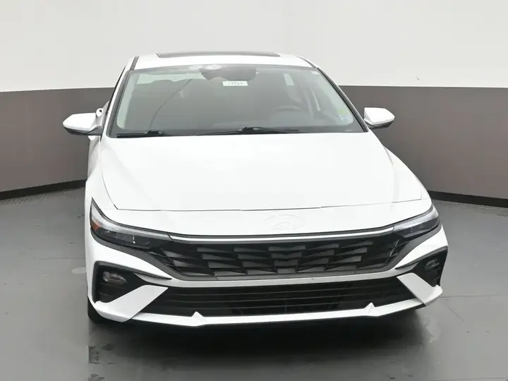 Hyundai Elantra 2025 photo 2