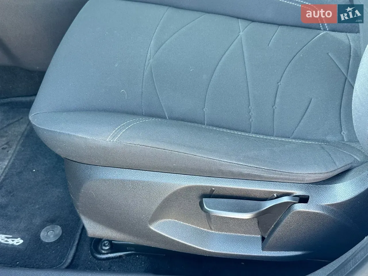 Ford Fiesta 2013 photo 4