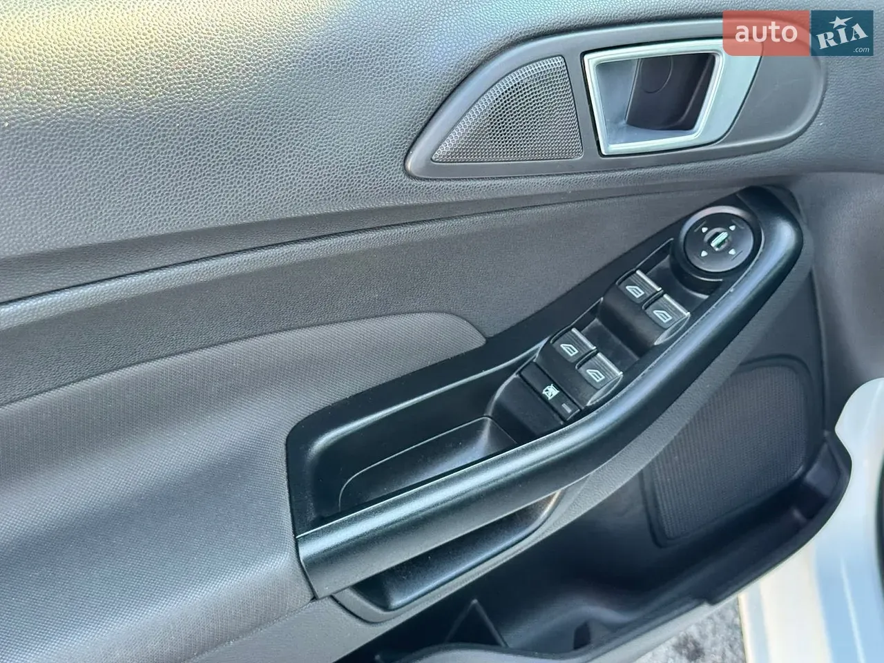 Ford Fiesta 2013 photo 5