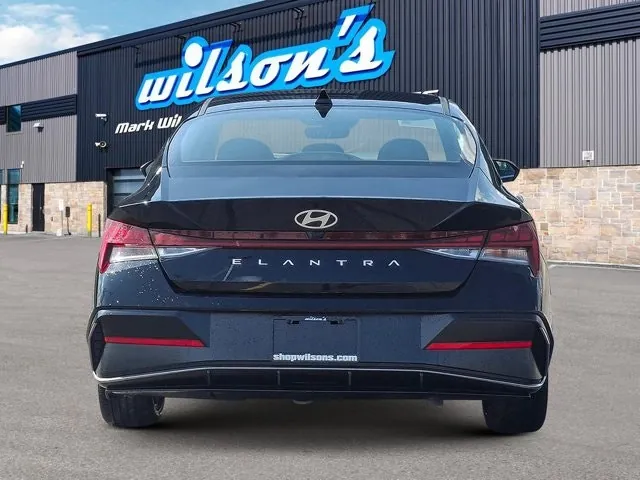 Hyundai Elantra 2025 photo 4