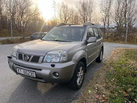 Nissan X-Trail 2004 photo 2