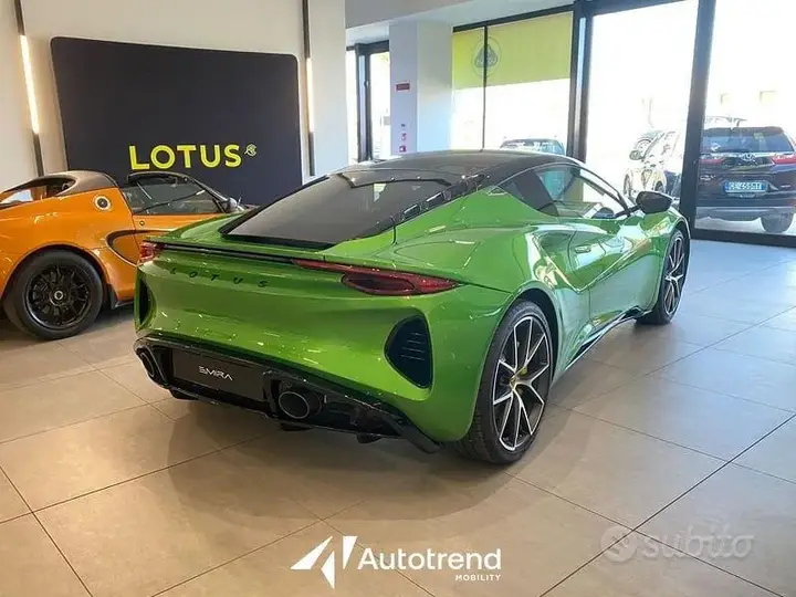 Lotus Emira 2026 photo 2