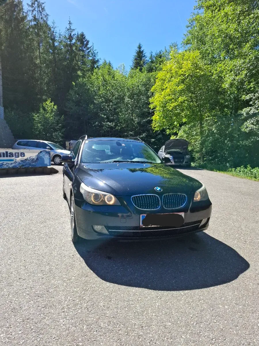 BMW 5 Series 2010 photo 2