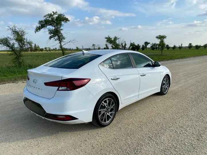 Hyundai Elantra 2020 photo 4