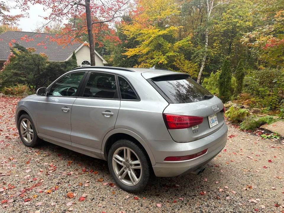 Audi Q3 2017 photo 2