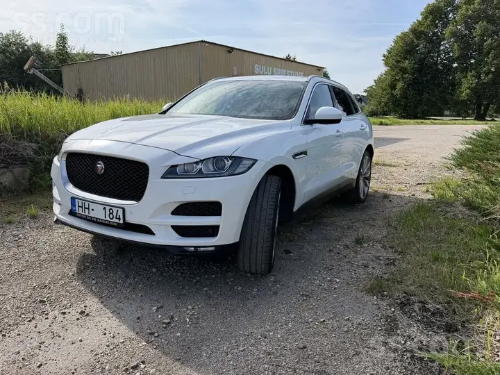 Jaguar F-Pace 2016 photo 2