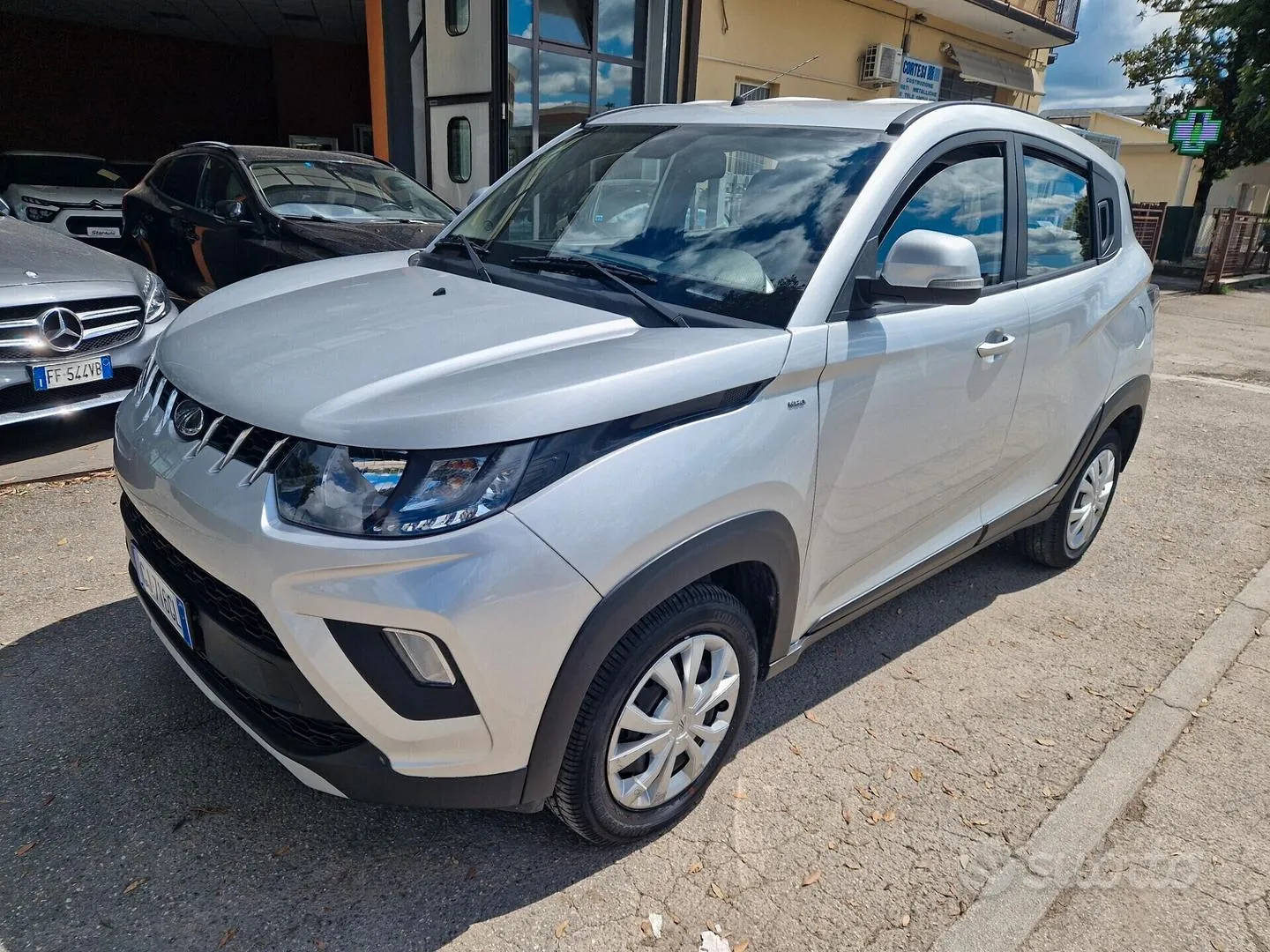 Mahindra Kuv100