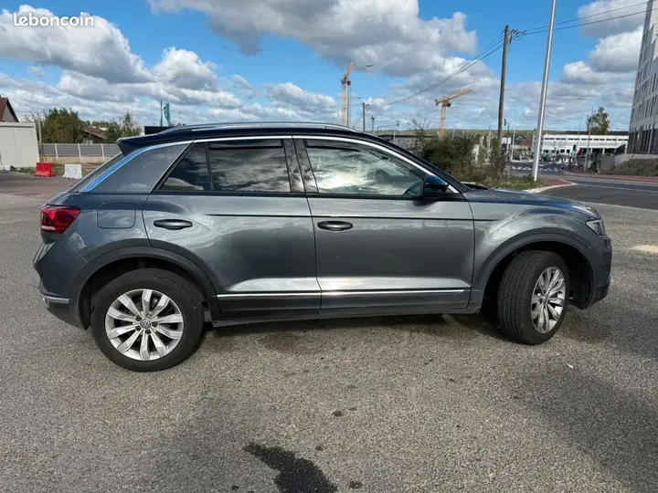Volkswagen T-Roc 2018 photo 2