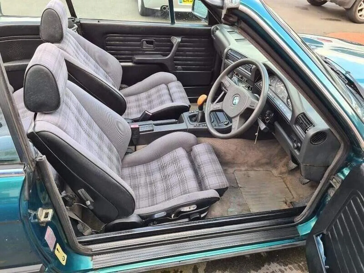 BMW 3 Series 1992 photo 4