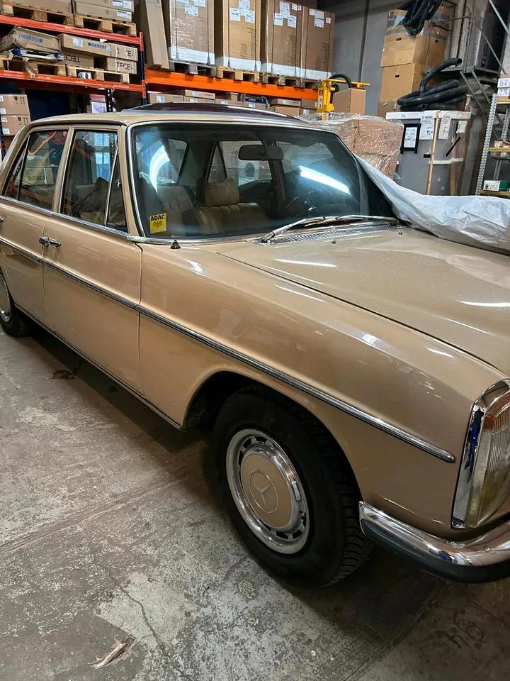 Mercedes-Benz 230