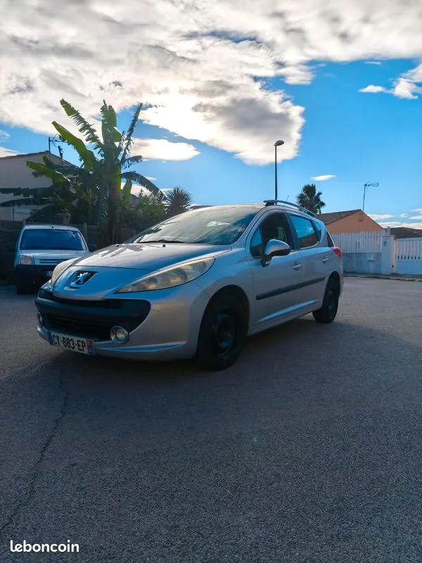 Peugeot 207 2008 photo 2