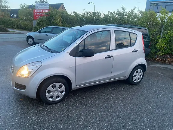 Suzuki Splash 2011 photo 3
