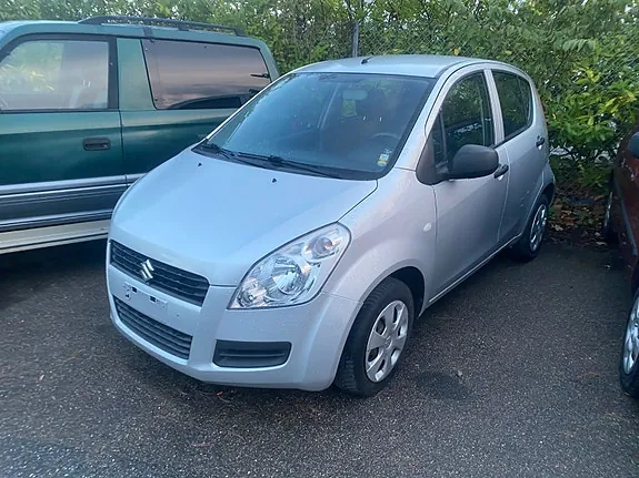 Suzuki Splash 2011 photo 2