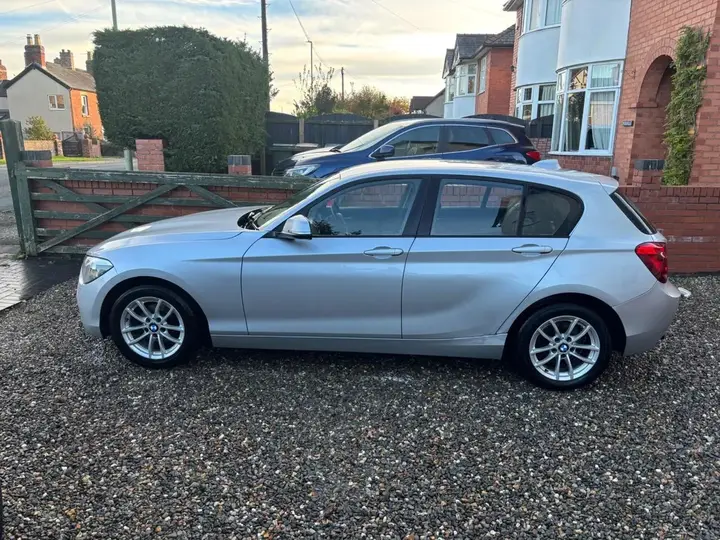 BMW 1 Series 2012 photo 2