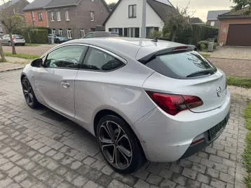 Opel Astra 2012 photo 3