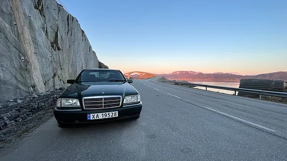 Mercedes-Benz C240 1999 photo 2