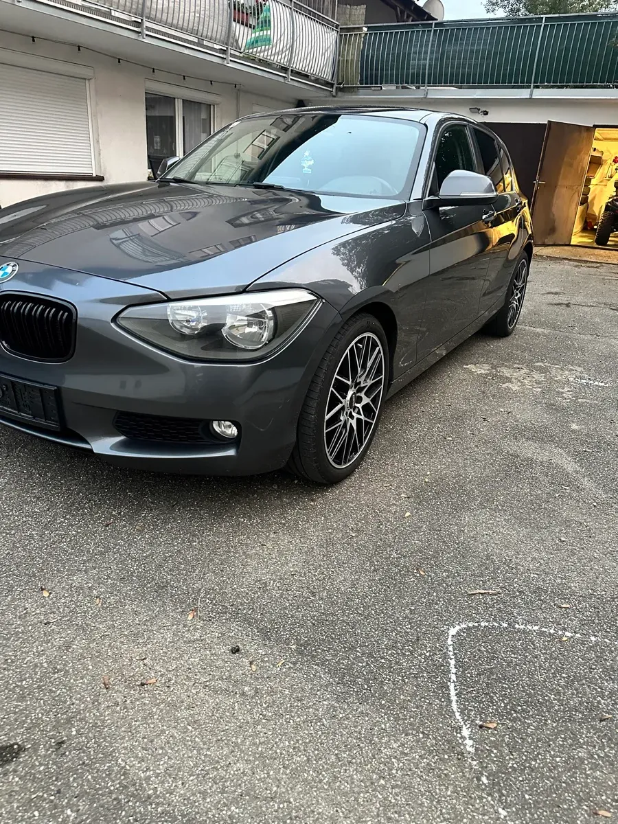 BMW 1 Series 2012 photo 2