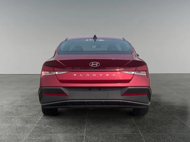 Hyundai Elantra Preferred 2025 photo 5