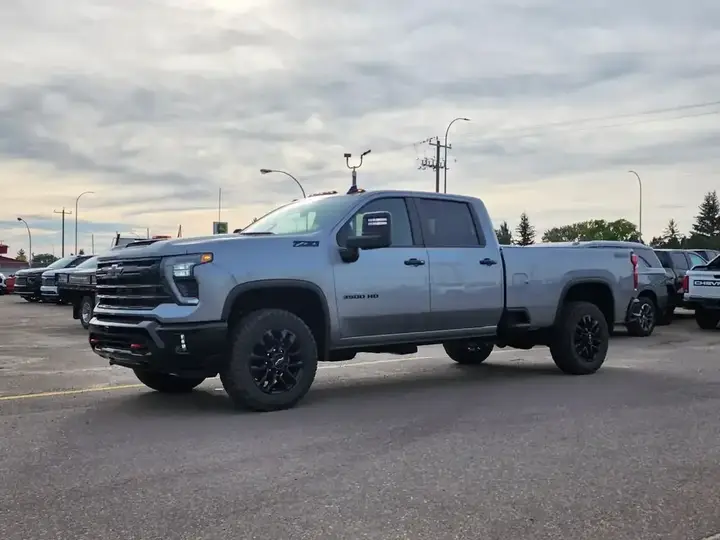 Chevrolet Silverado 3500 2026 photo 2