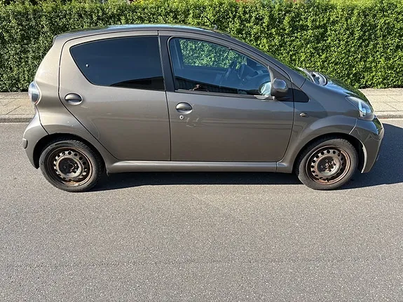Toyota Aygo 2012 photo 2