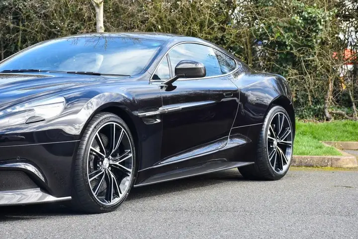 Aston Martin Vanquish 2013 photo 5