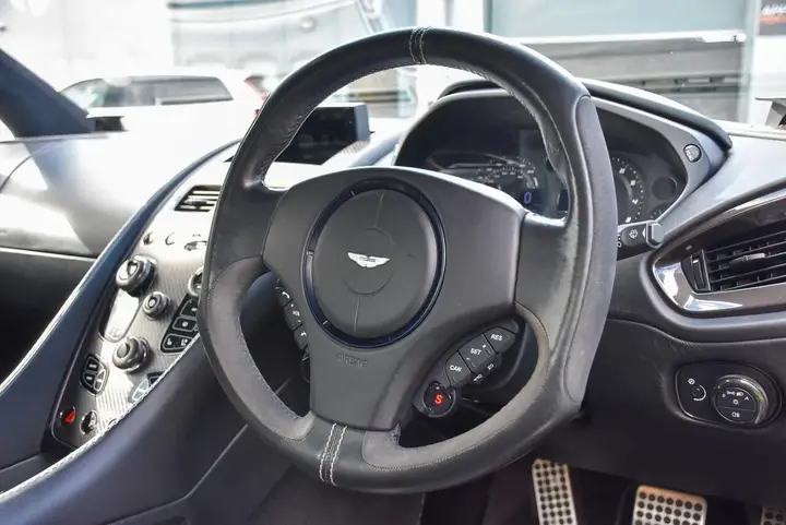 Aston Martin Vanquish 2013 photo 3