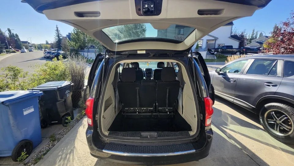 Dodge Caravan 2012 photo 3
