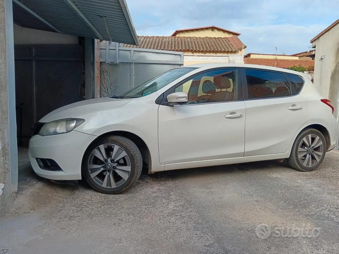 Nissan Pulsar 2014 photo 2